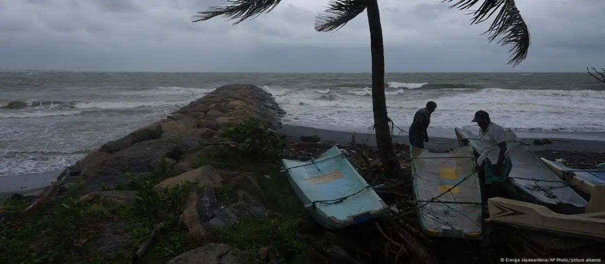 Sri Lanka: Several dead as storm causes floods, landslides