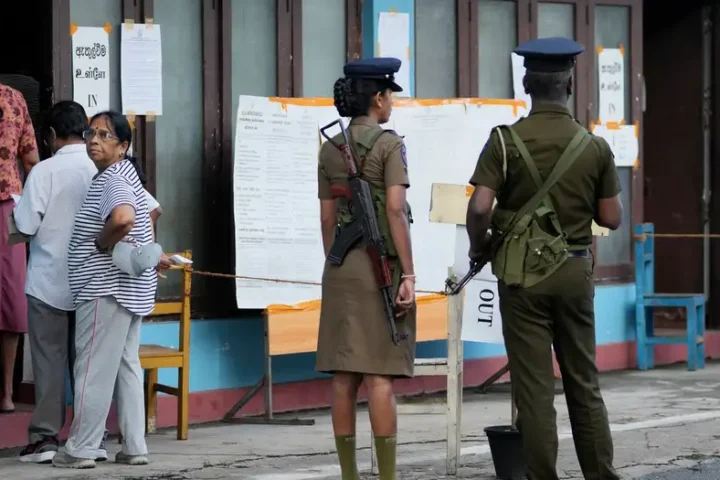 Sri Lanka: Voting begins in snap parliamentary election