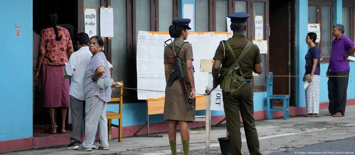 Sri Lanka: Voting begins in snap parliamentary election