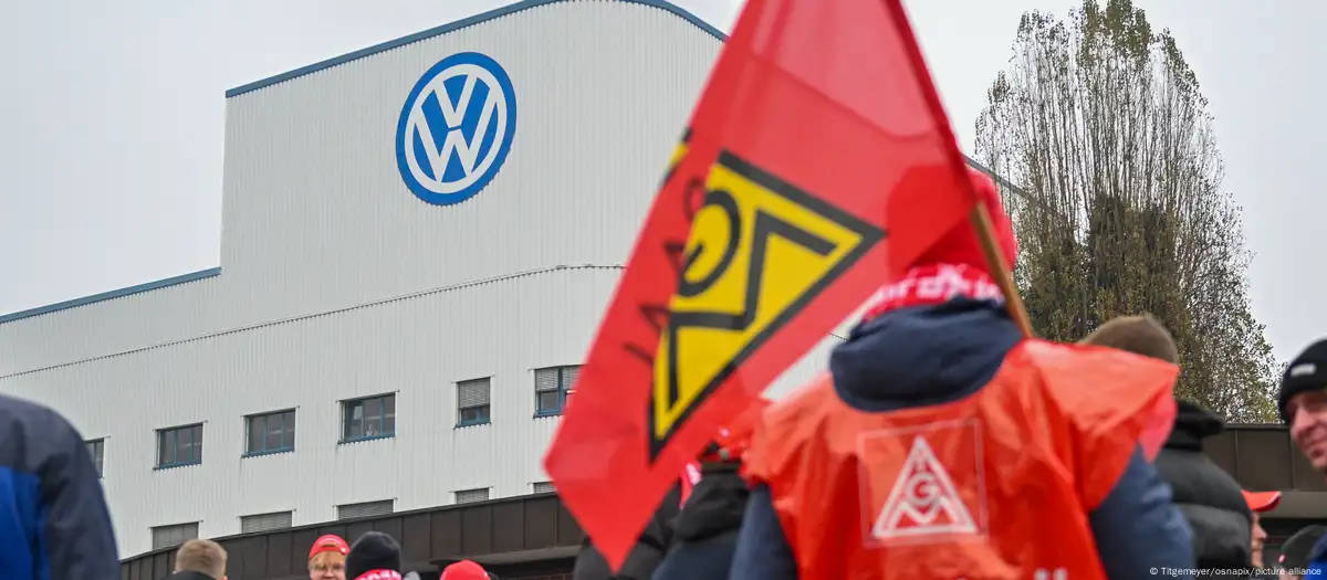 VW talks: Union demands deal before Christmas