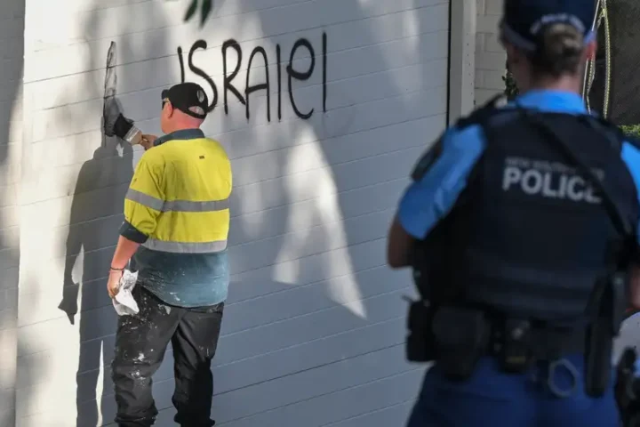 Australia: Anti-Israel slogans sprayed on wall, car burnt