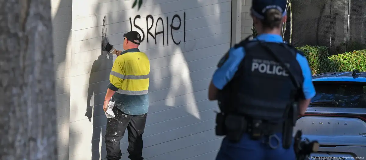 Australia: Anti-Israel slogans sprayed on wall, car burnt