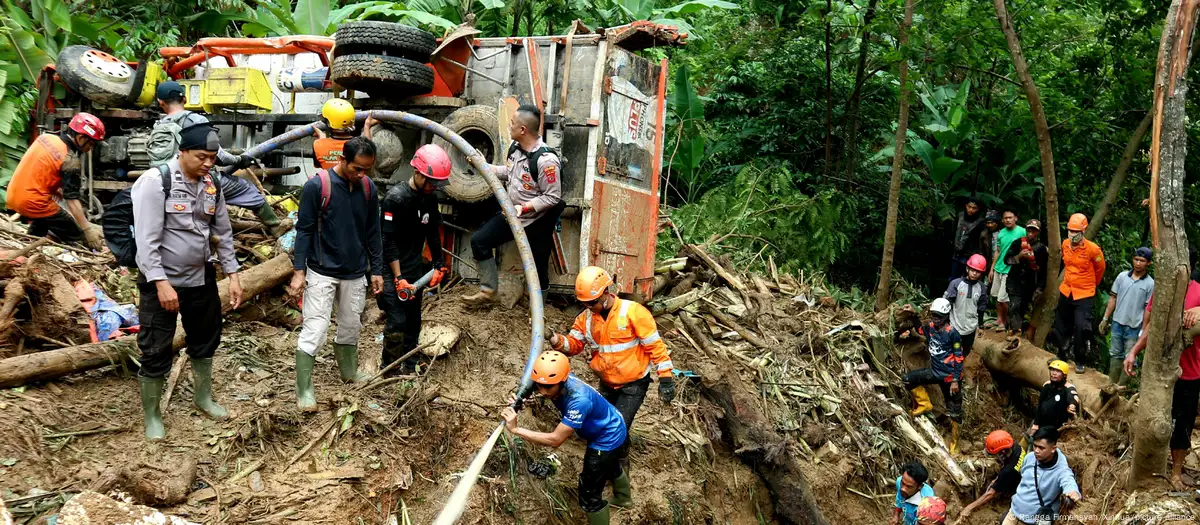 Indonesia: Flash flooding kills at least 10 on Java island