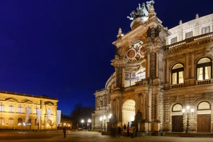 Germany: Dresden opera visitors fall sick