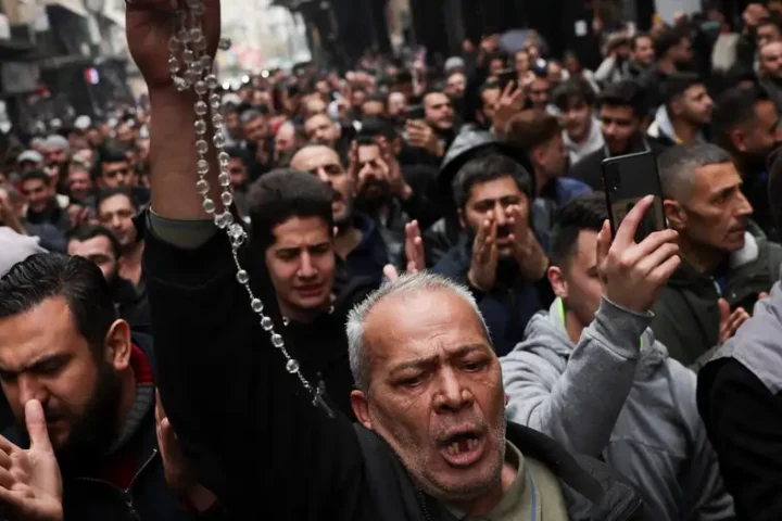 Syria: Hundreds protest over Christmas tree burning