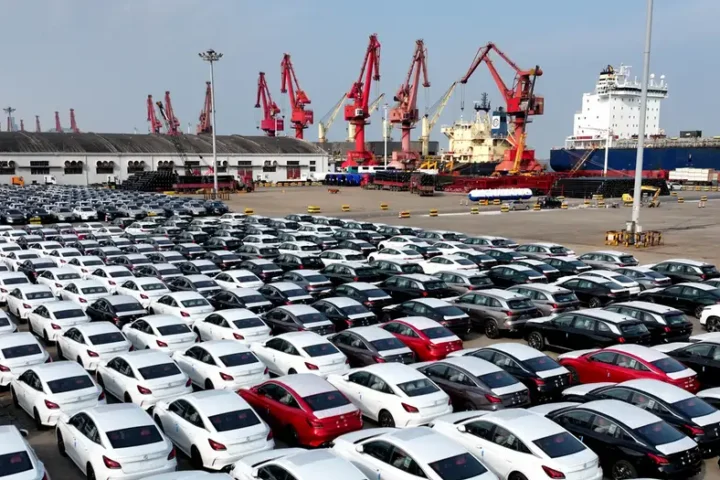 Chinese exports rise in December, beating expectations