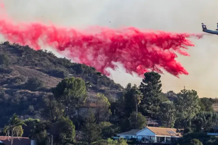 Fire in L.A.: How does the pink flame retardant work?