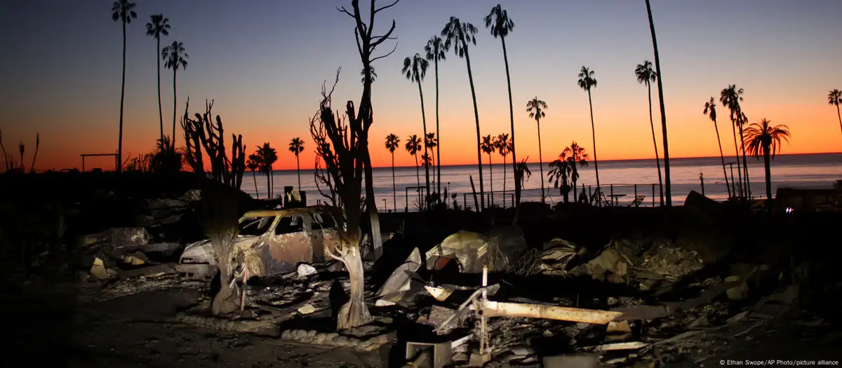 Los Angeles braces for strong winds amid fire risk