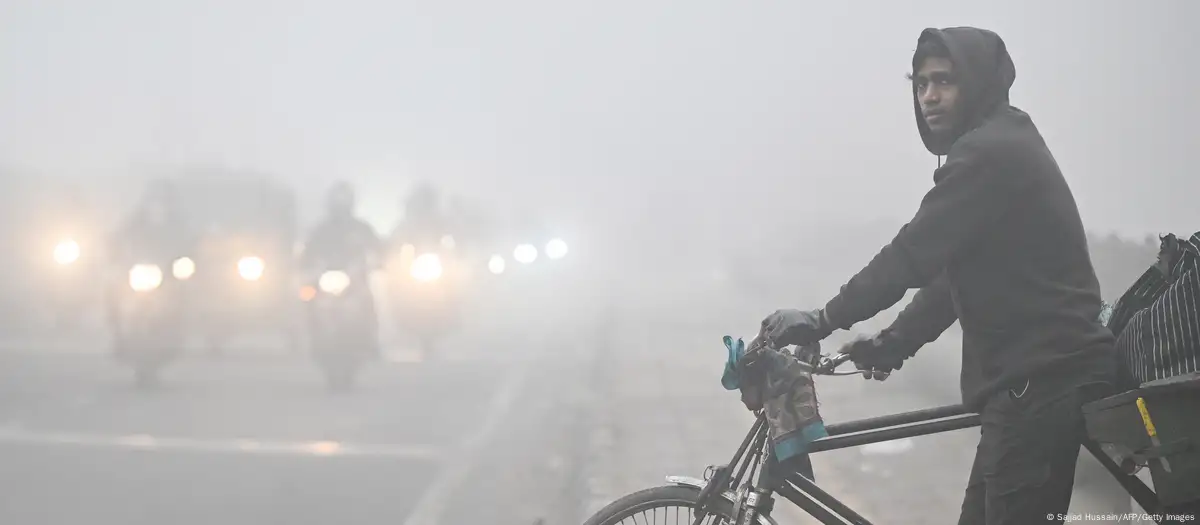 India: Thick fog brings New Delhi to a crawl