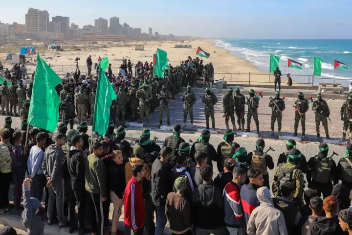 Middle East: Hamas postpones hostage releases