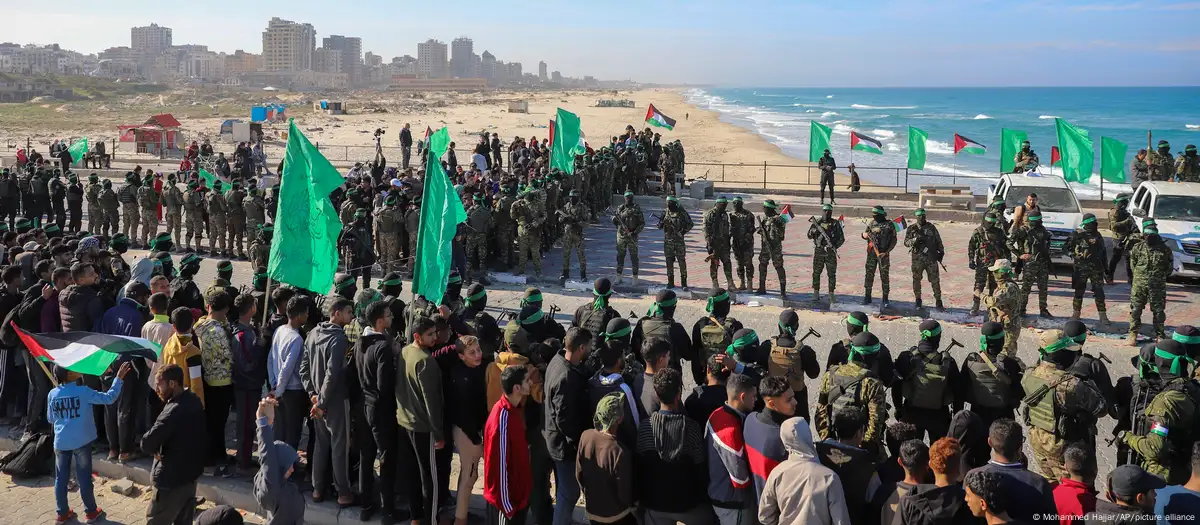 Middle East: Hamas postpones hostage releases