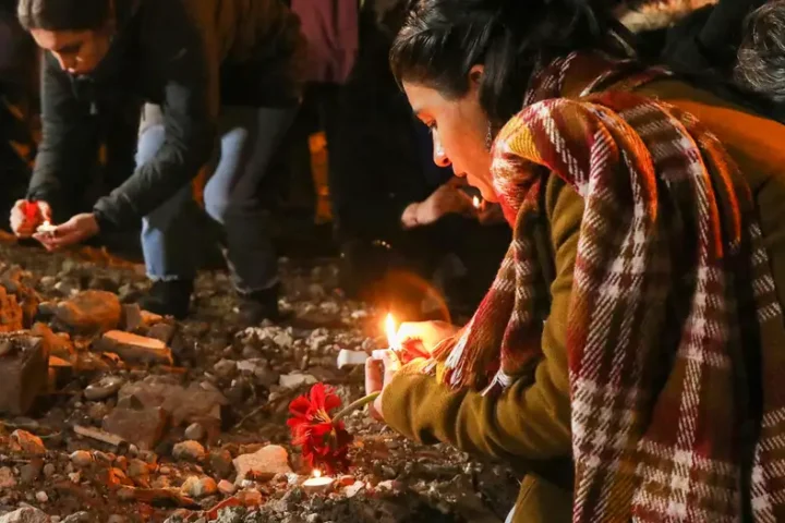 Turkey: Torchlight vigils mark earthquake anniversary