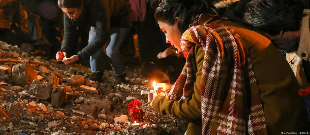 Turkey: Torchlight vigils mark earthquake anniversary