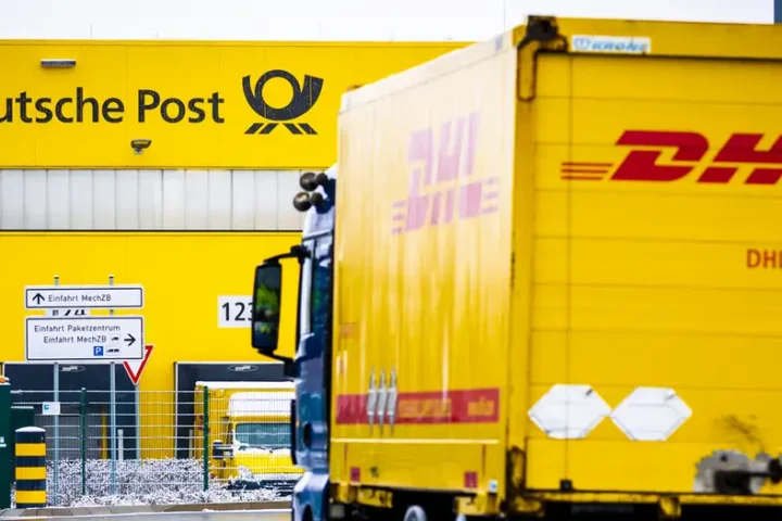 Deutsche Post to slash 8,000 jobs