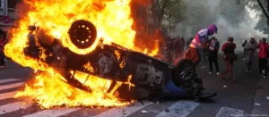 Argentina: Pensioners and soccer fans unite in protests
