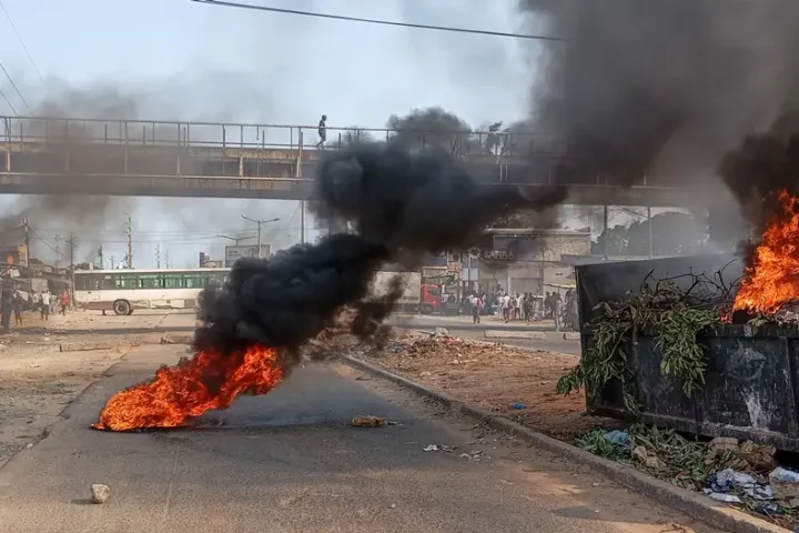 Mozambique: Police fire live rounds at opposition rally