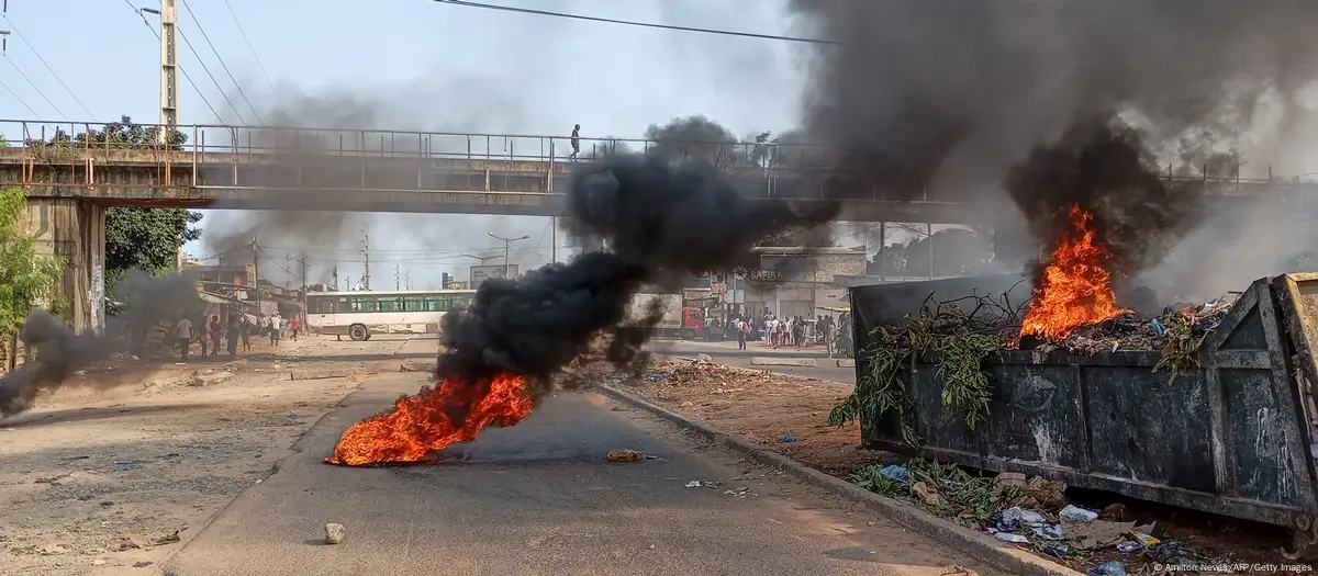 Mozambique: Police fire live rounds at opposition rally