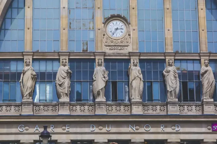 Paris: WWII bomb discovery disrupts trains