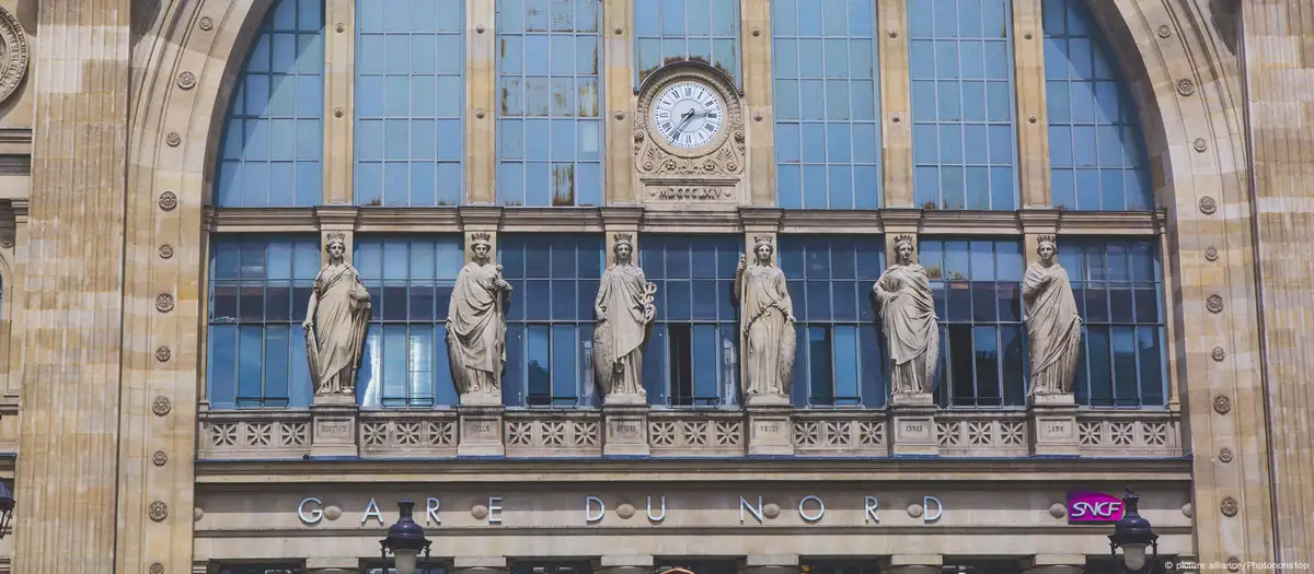 Paris: WWII bomb discovery disrupts trains