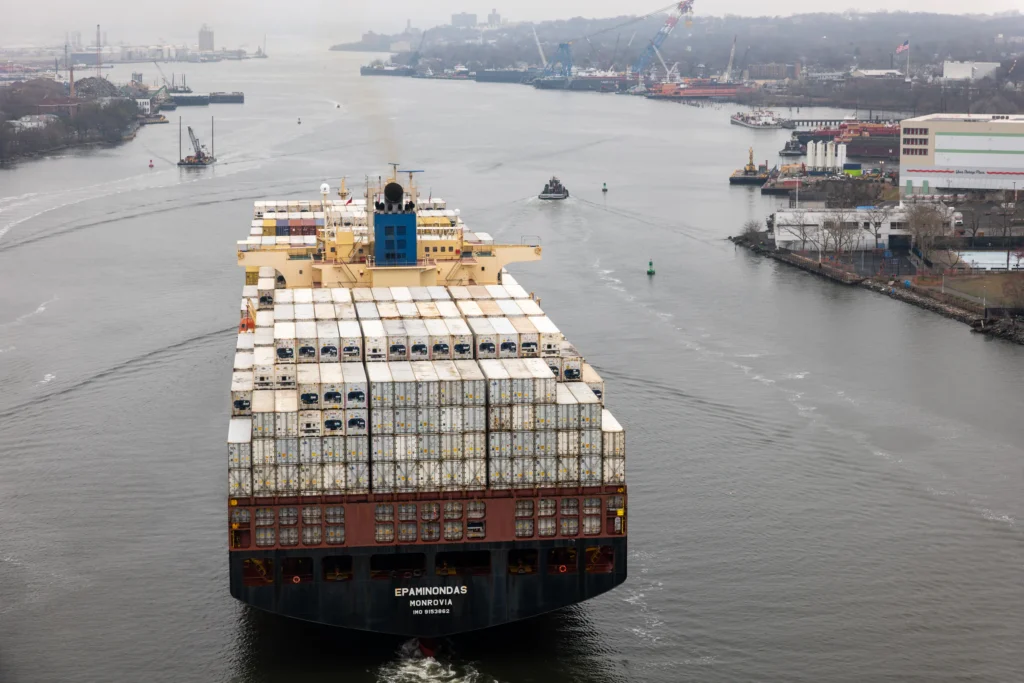 Countries gather to discuss greening the shipping sector