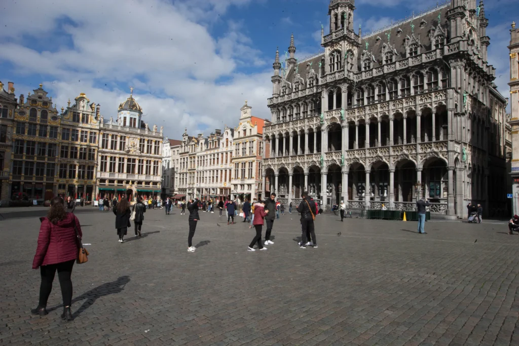 Belgium's big cities see wealth shift to suburbs