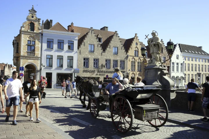 Bruges urges tourists to stop stealing cobblestones