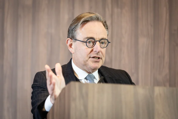De Wever confirms delayed wage indexing for teachers and broader public sector