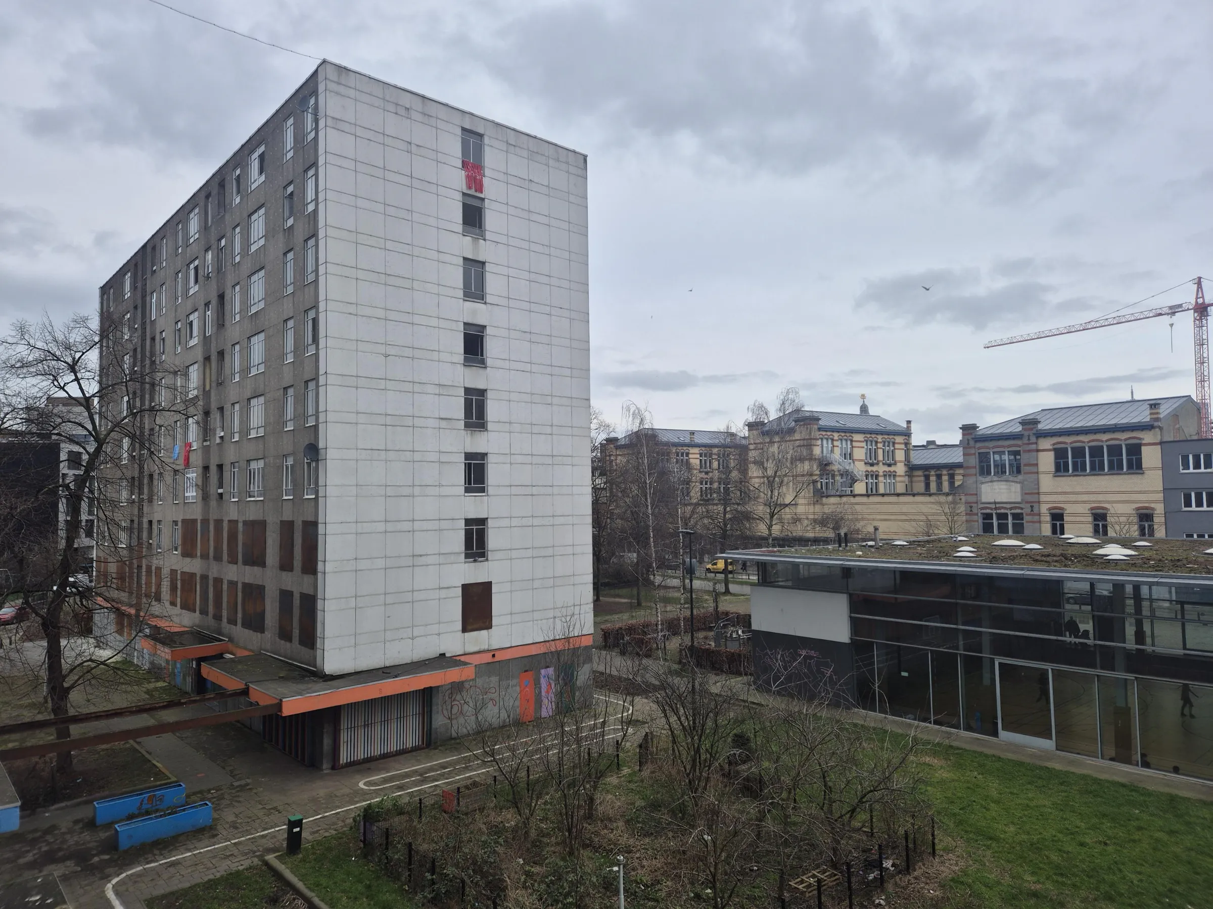 Despite long waiting list, over 8,000 social homes stand empty