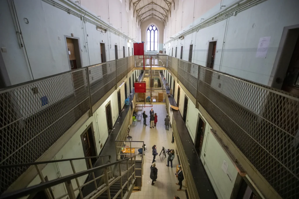 Doctor files complaint over poor prison healthcare