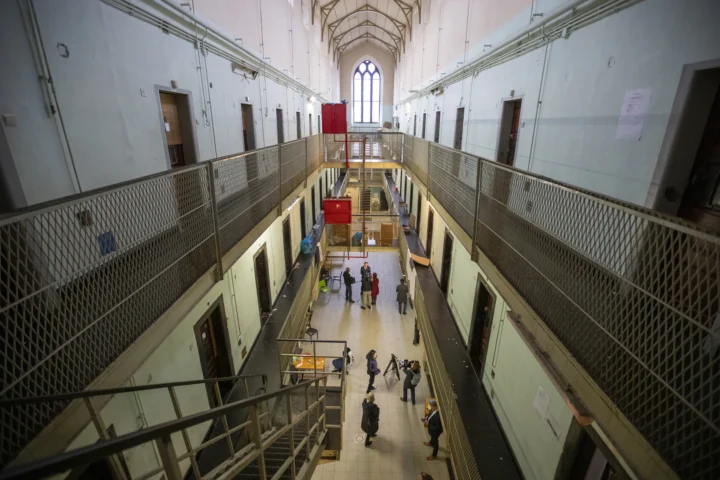 Doctor files complaint over poor prison healthcare