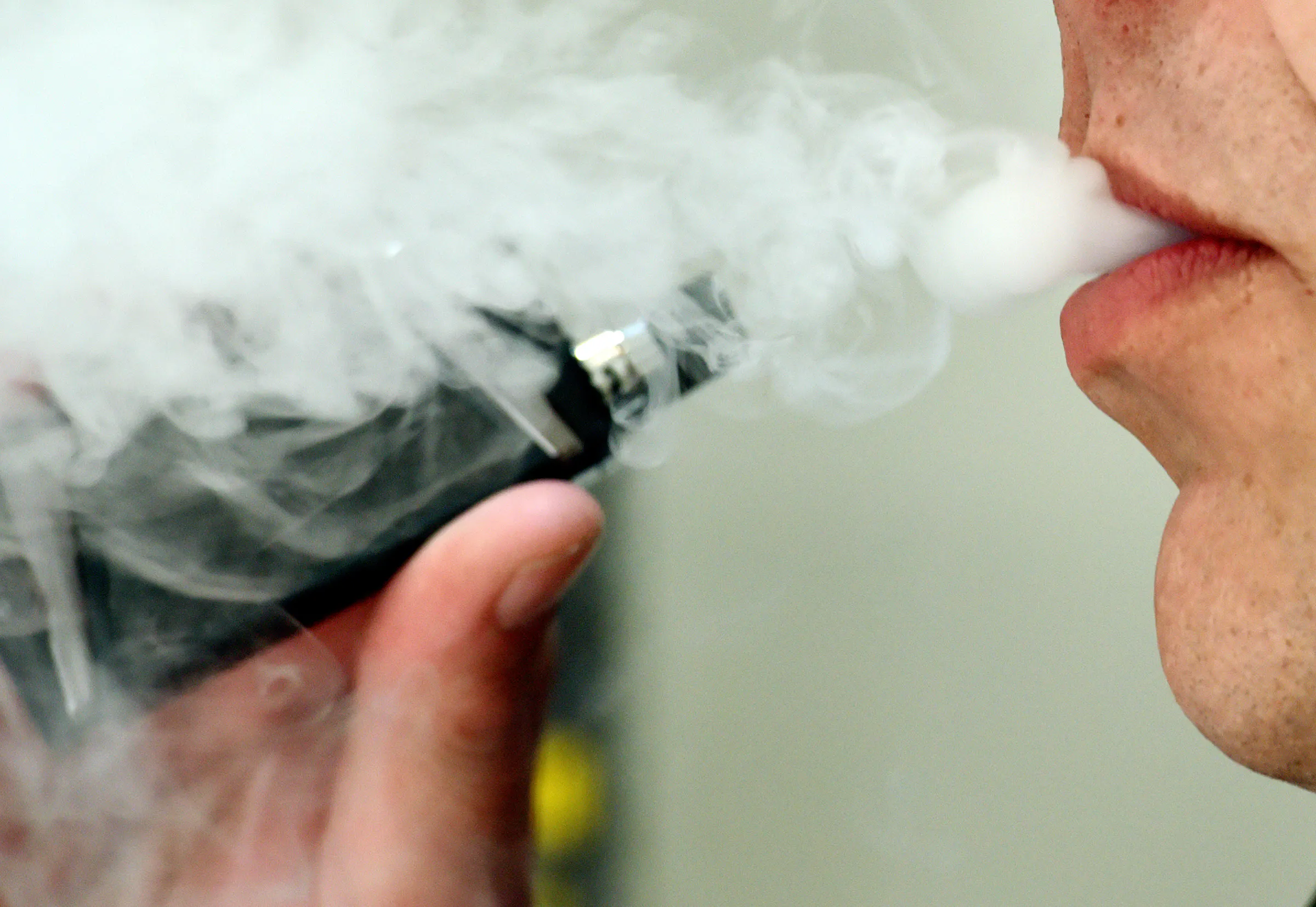 Flemish campaign warns of rise of vaping among young people