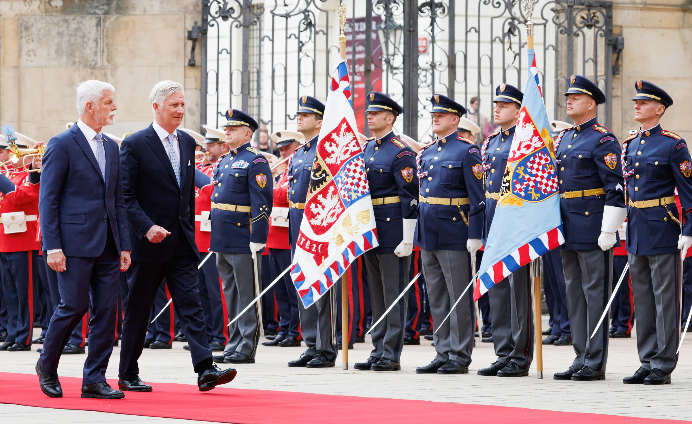 King Philippe receives ceremonial welcome in Czech Republic