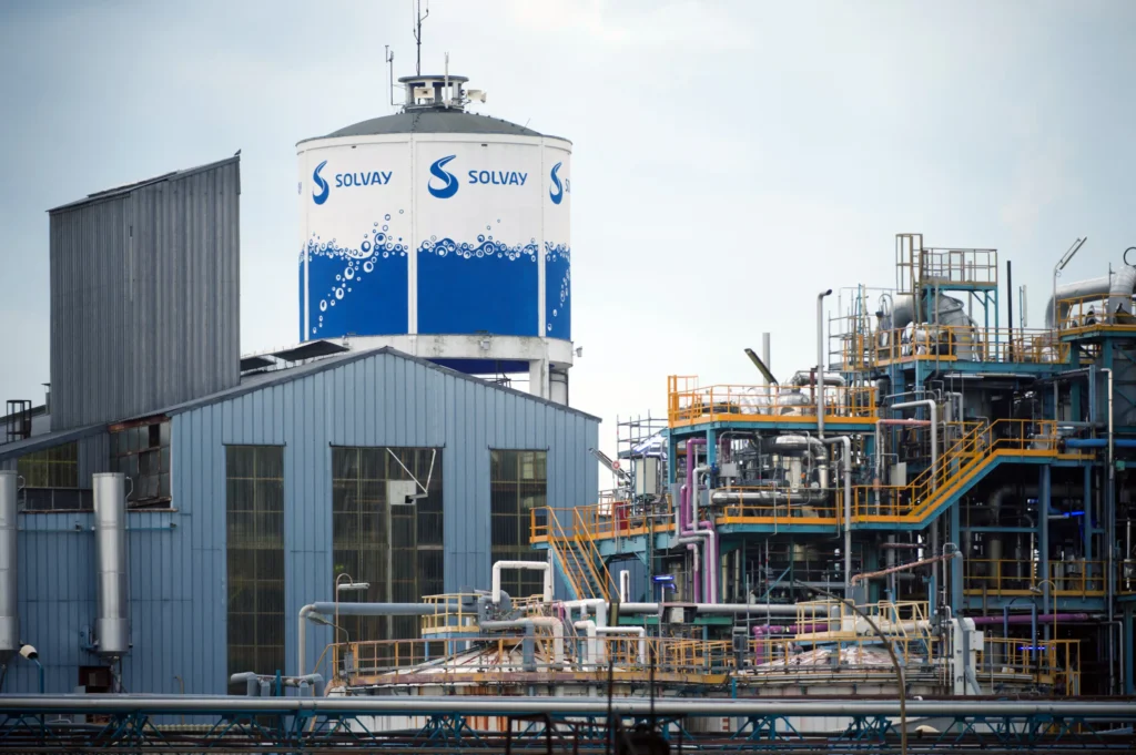 Solvay faces lower sales due to 'macroeconomic uncertainty'