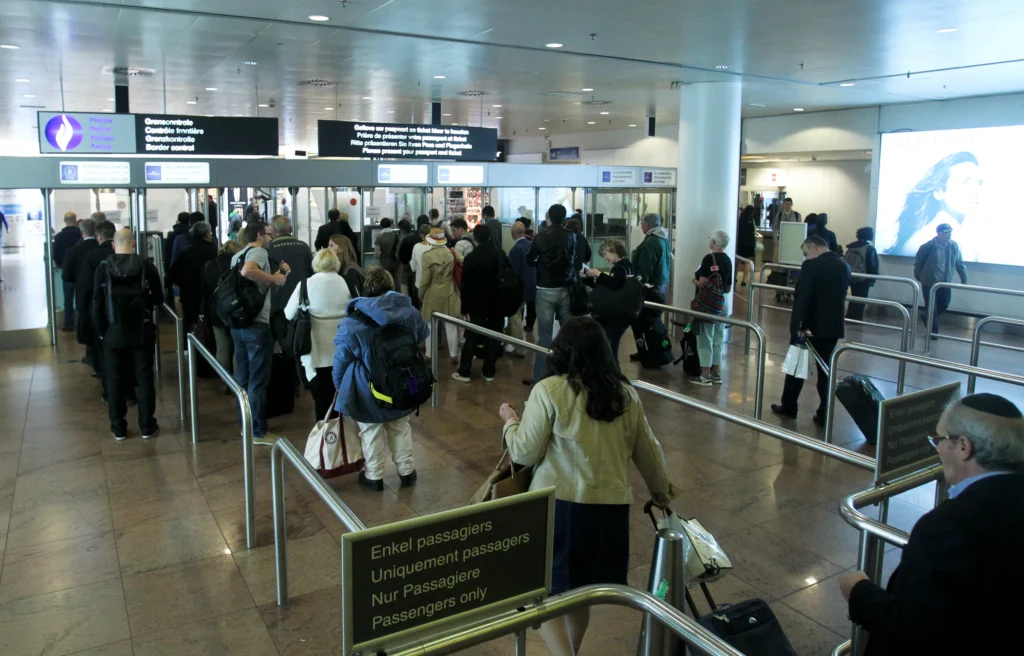 Aviation police director resigns after border controls controversy at Brussels Airport