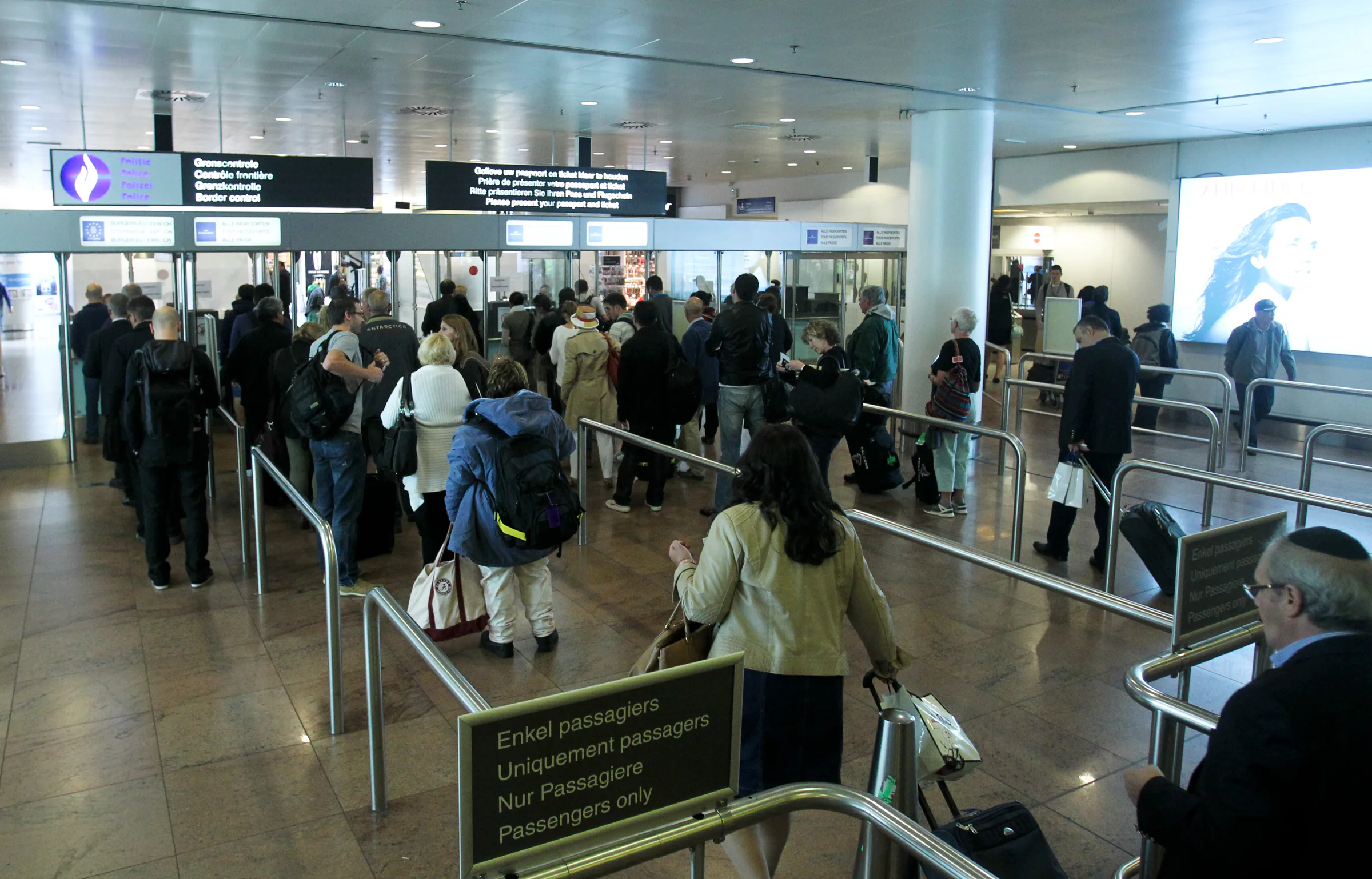 Aviation police director resigns after border controls controversy at Brussels Airport