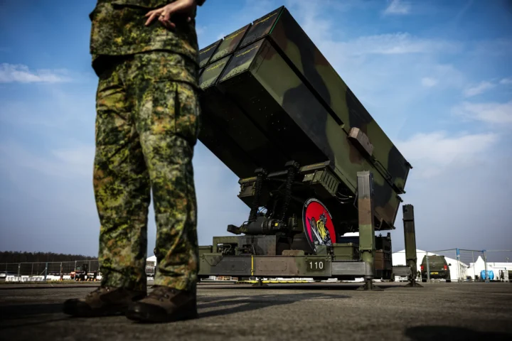 Defence: Francken aims for 10-year plan to reach 5 per cent spending standard