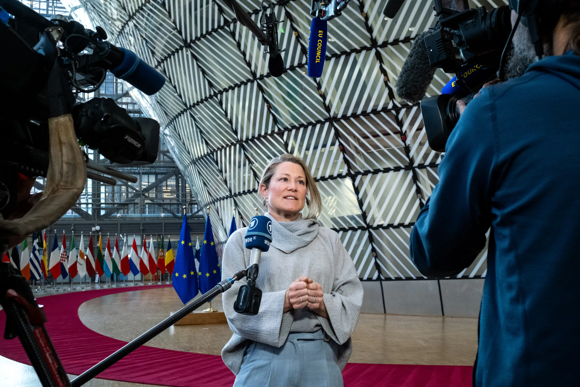 EU member states agree to extend temporary protection Ukrainian refugees