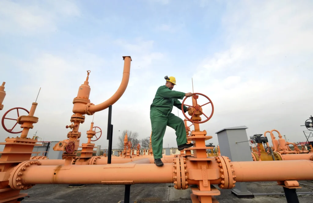 EU proposes law to end Russian gas imports by end of 2027