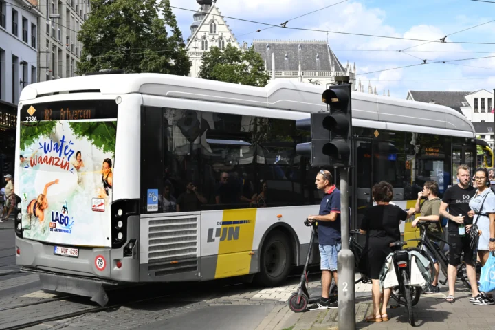 Man stabbed to death on De Lijn bus in Antwerp, suspect arrested