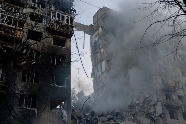 Night of Terror: Russian Missiles Strike Kyiv, Killing 14 and Injuring Over 100