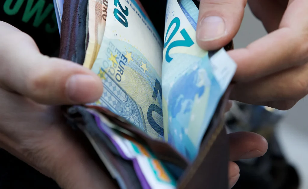Number of dollar millionaires in Belgium declines further
