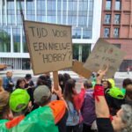 Adult education teachers protest rise in registration fees and call for regional funding