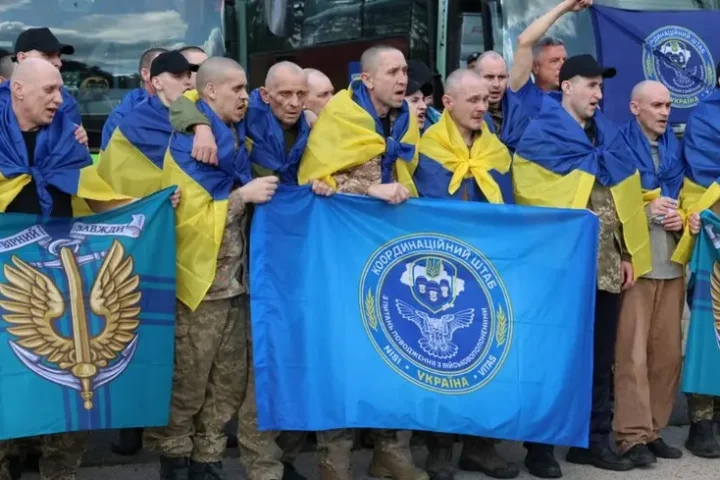 Another group of wounded young Ukrainian soldiers returns from Russian captivity
