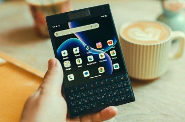 BlackBerry introduces Titan 2 with 5G, Android, and dual-screen functionality
