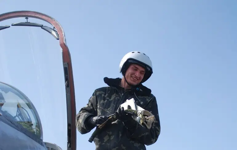 F-16 pilot Ustimenko trained alongside pilot "Jus" since their first year