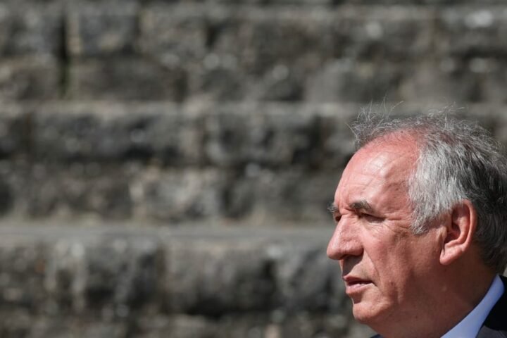 French government to undergo no-confidence vote following collapse of pension negotiations