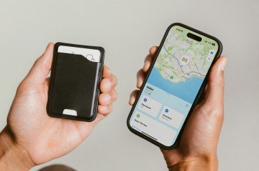 Nomad launches minimalist MagSafe wallet with built-in tracking card