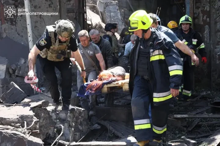 Rocket strike in Dnipro: Zelensky reports death toll rises to 16