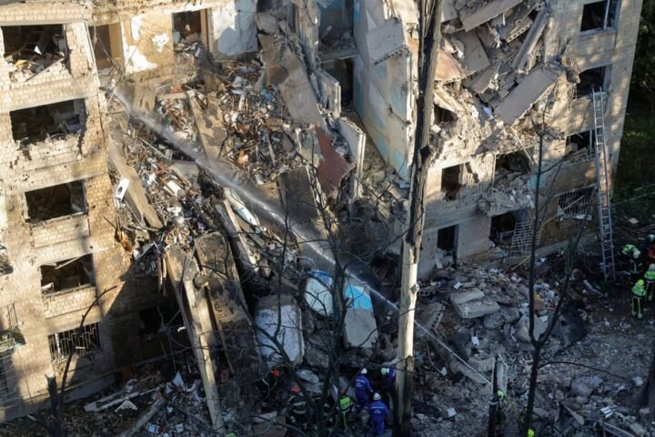Russia Launches Massive Attack on Kyiv, Criticizes US Strikes on Iran