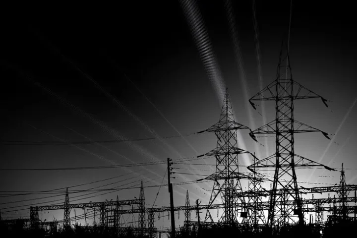 Russia strikes critical energy facility in Kherson region, authorities warn of prolonged power outages
